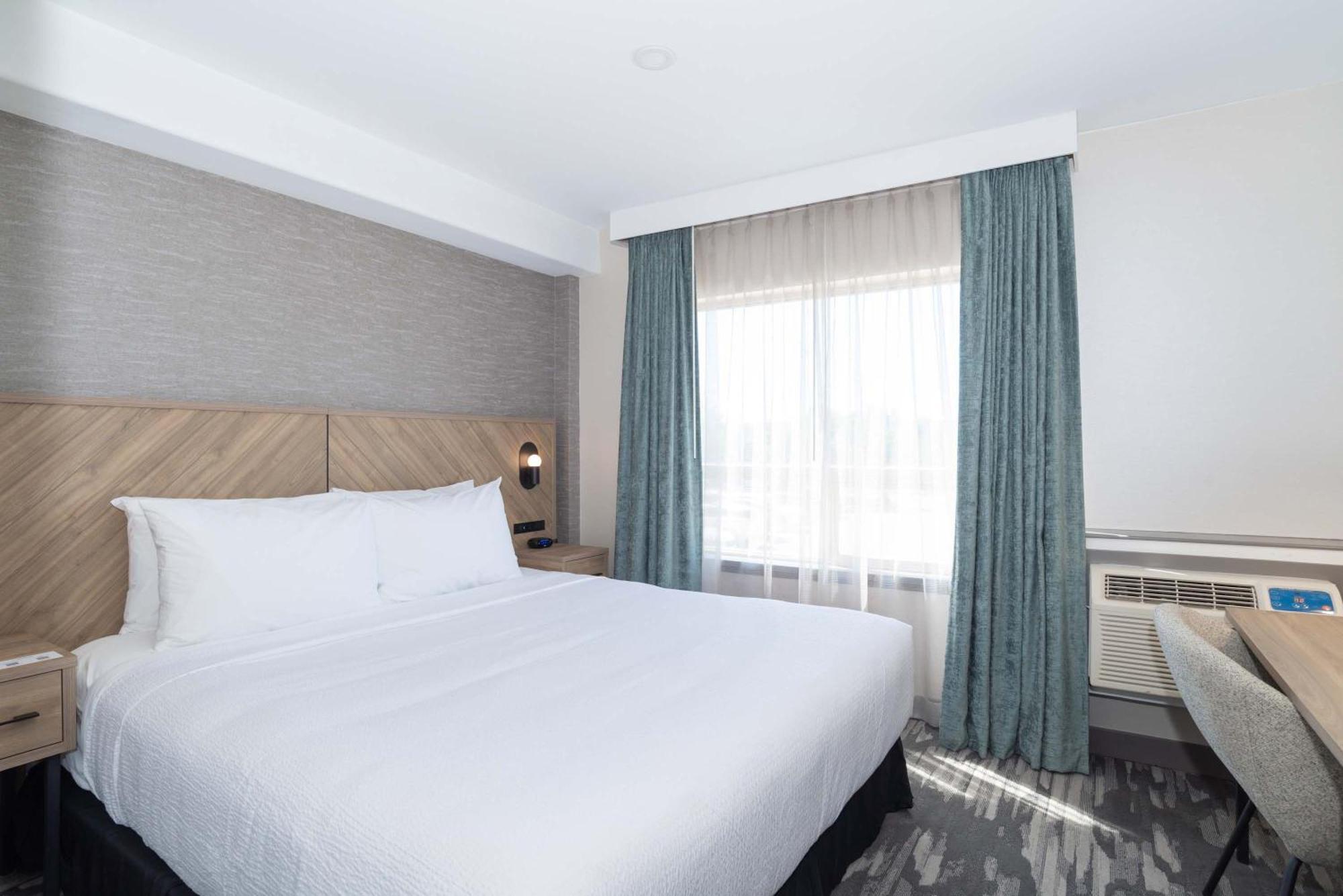 Sandman Hotel Квінел Екстер'єр фото