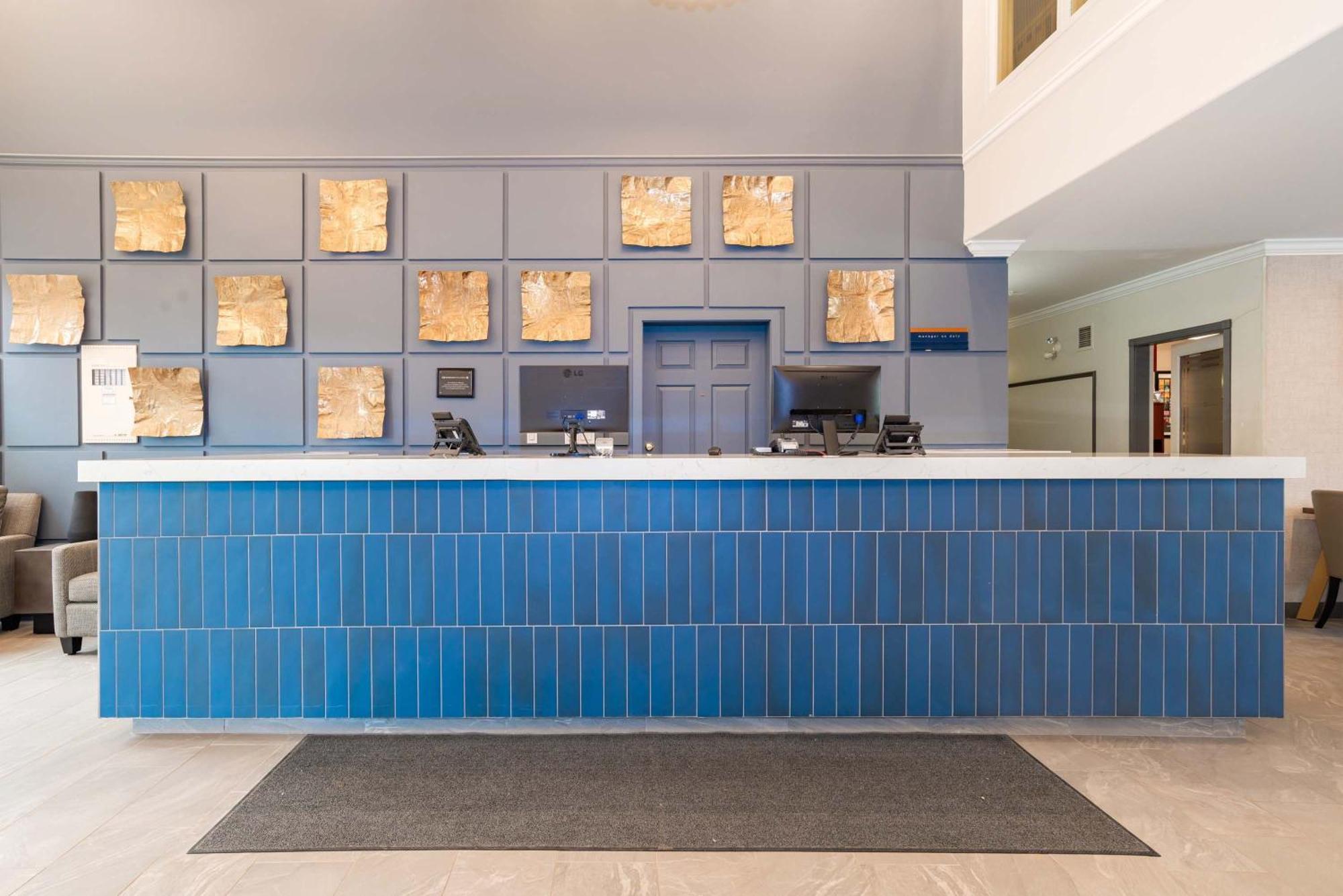 Sandman Hotel Квінел Екстер'єр фото