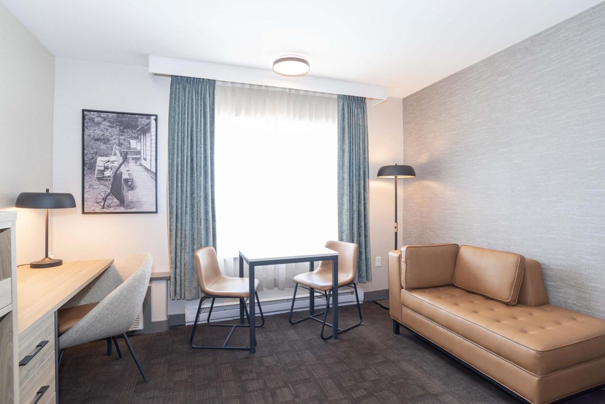 Sandman Hotel Квінел Екстер'єр фото