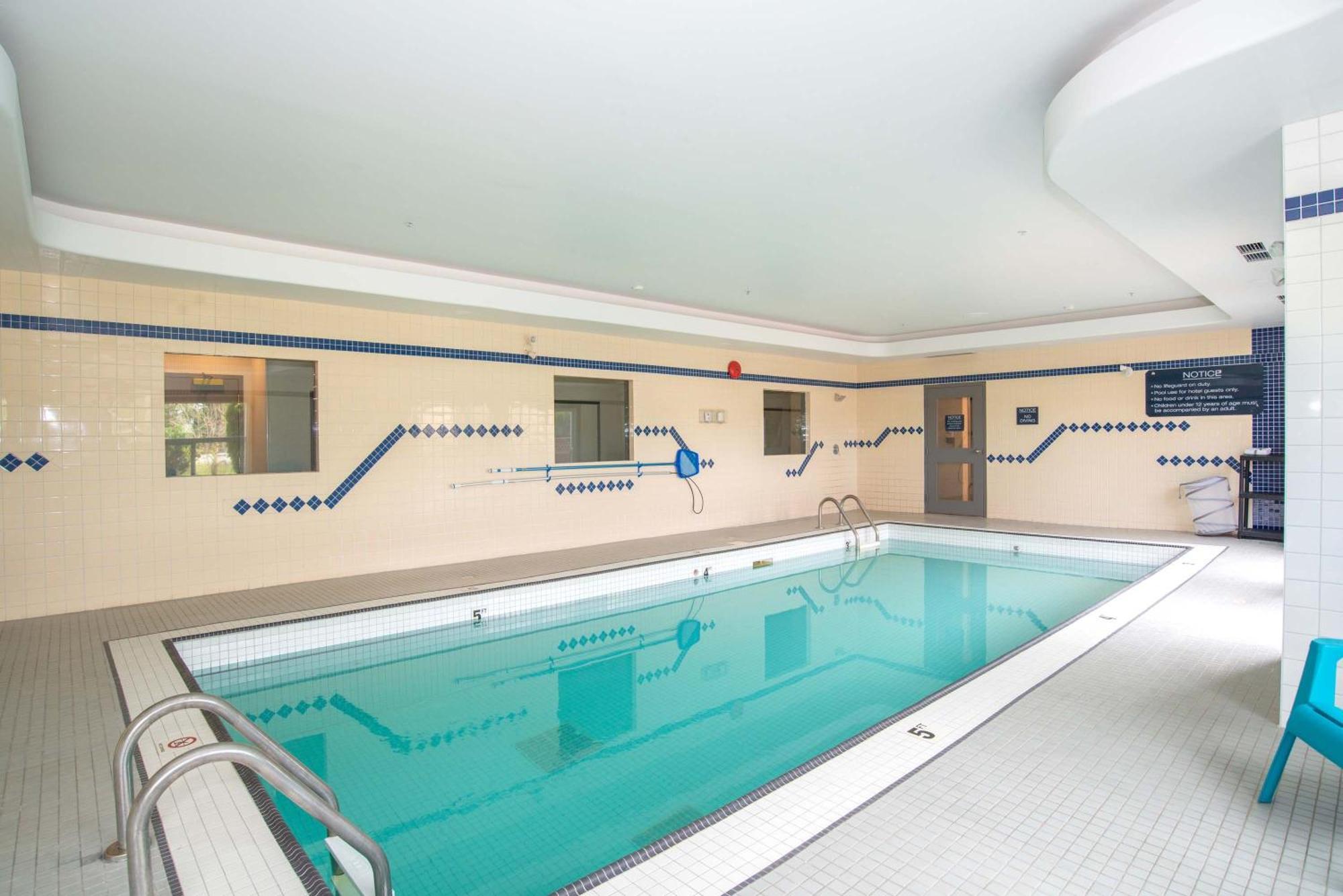 Sandman Hotel Квінел Екстер'єр фото