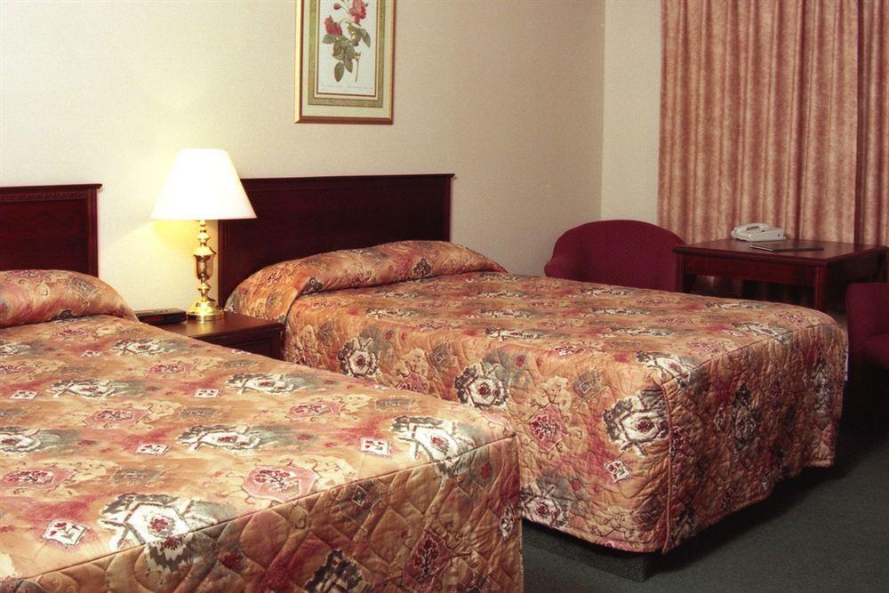 Sandman Hotel Квінел Номер фото